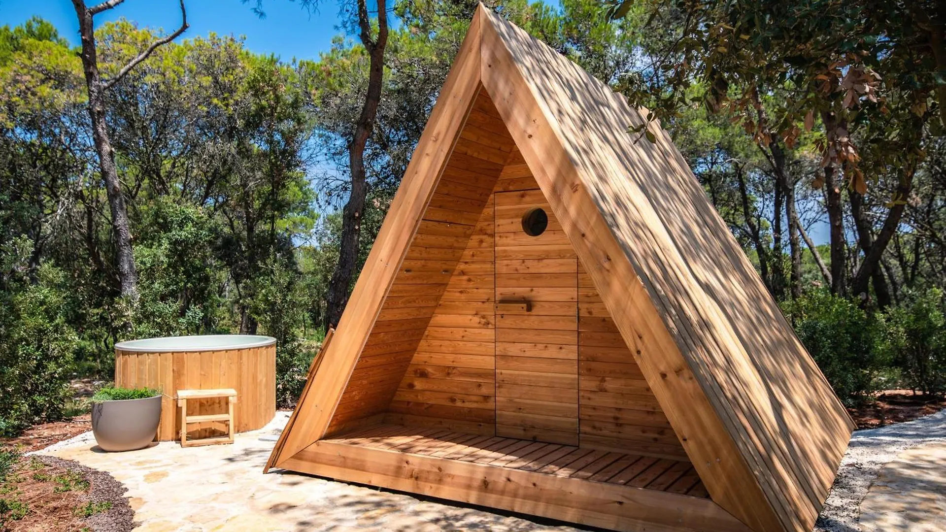 Arena One 99 Glamping Hotel Pomer 4*,