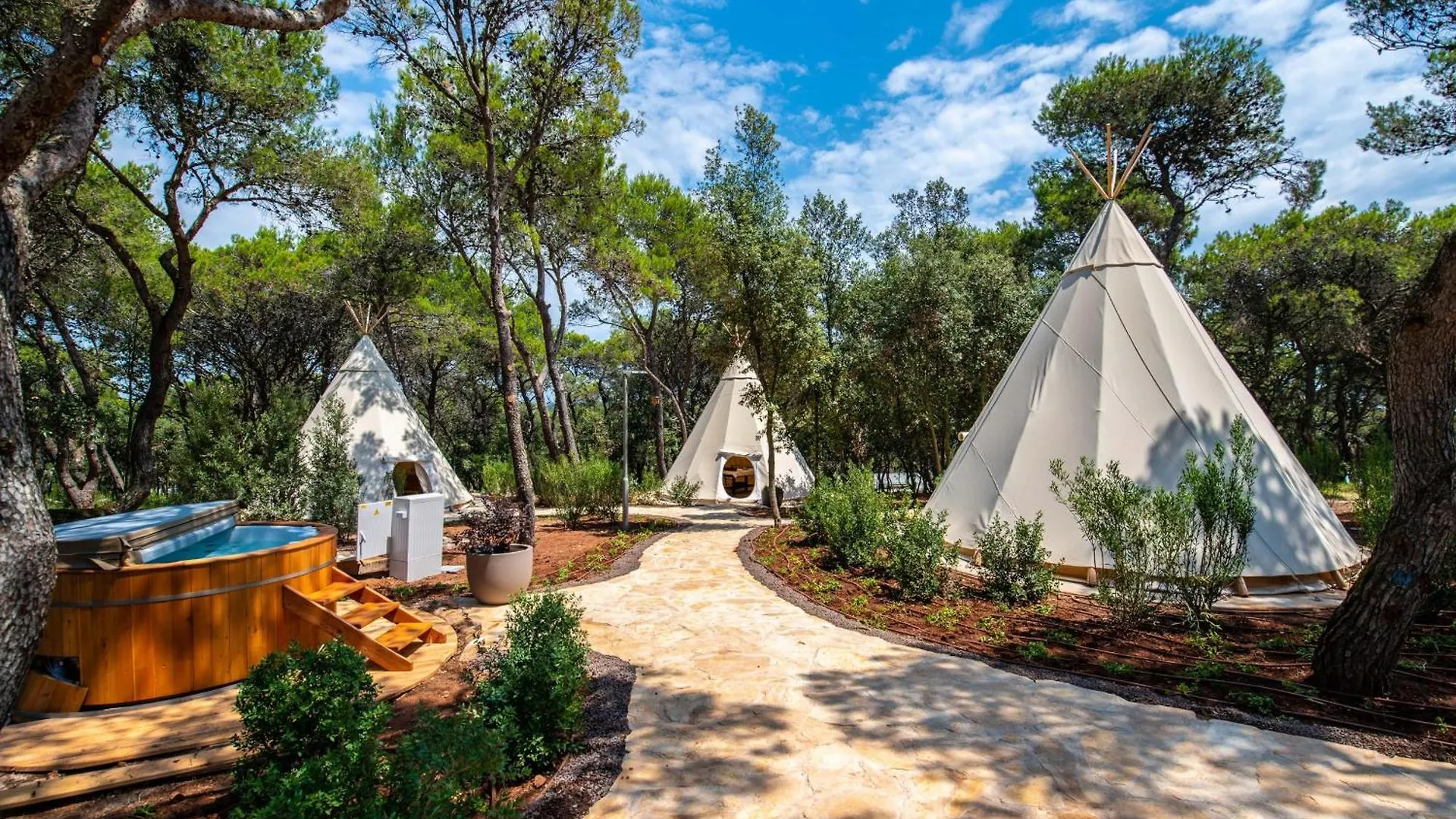 Arena One 99 Glamping Hotel Pomer