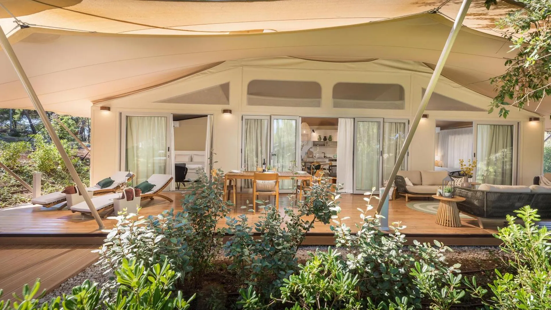 Arena One 99 Glamping Hotel Pomer