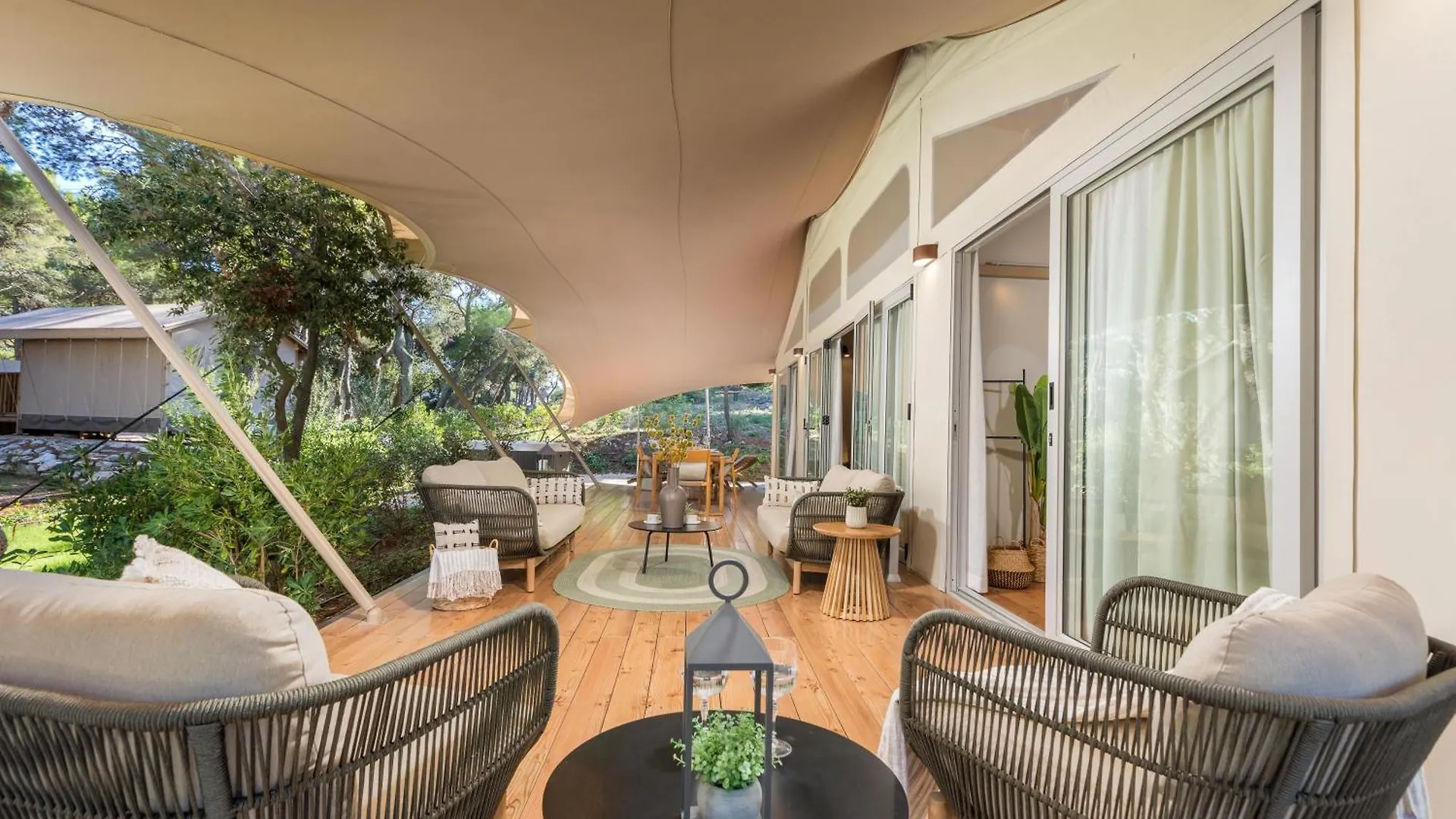 Arena One 99 Glamping Hotel Pomer