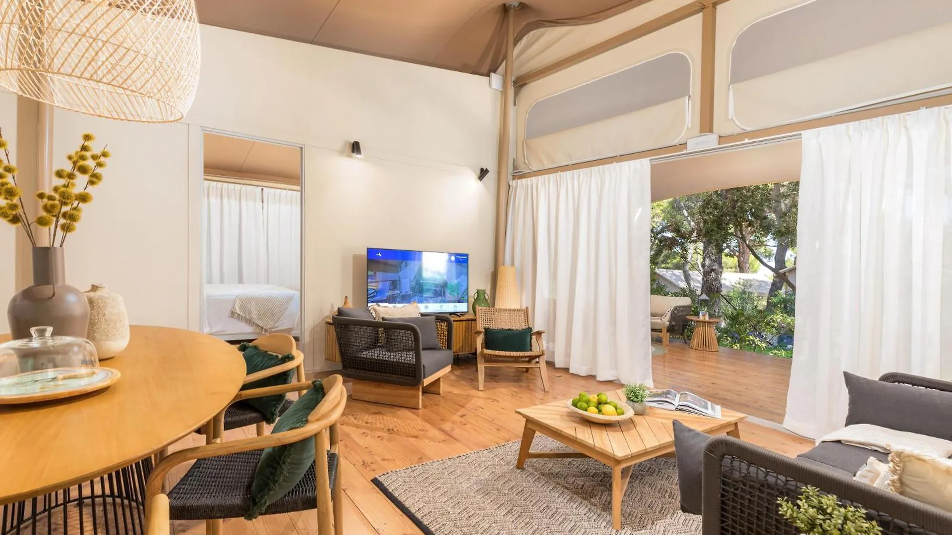 Arena One 99 Glamping Hotel Pomer