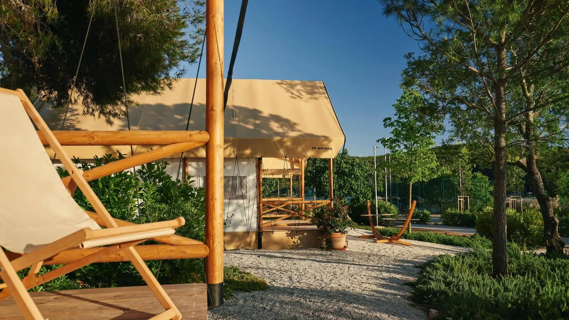 Arena One 99 Glamping Hotel Pomer 4*,  Croácia