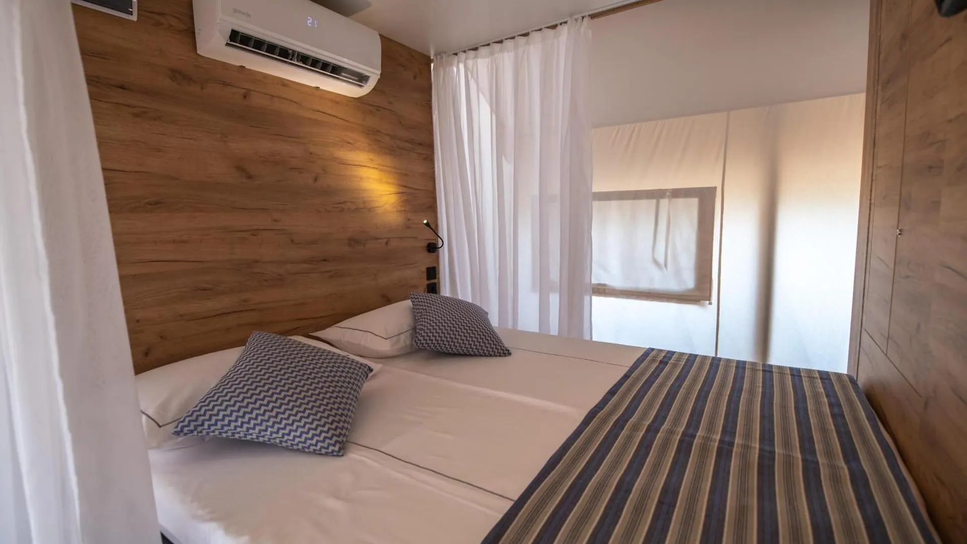 Arena One 99 Glamping Hotel Pomer