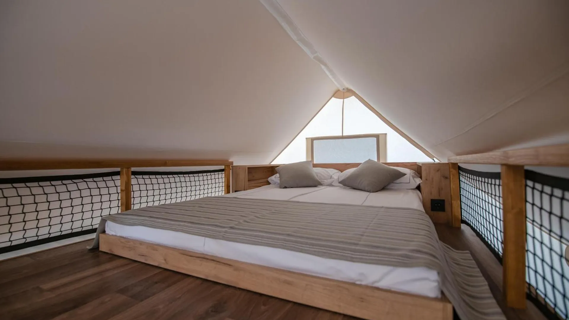 Arena One 99 Glamping Hotel Pomer 4*,  Croácia