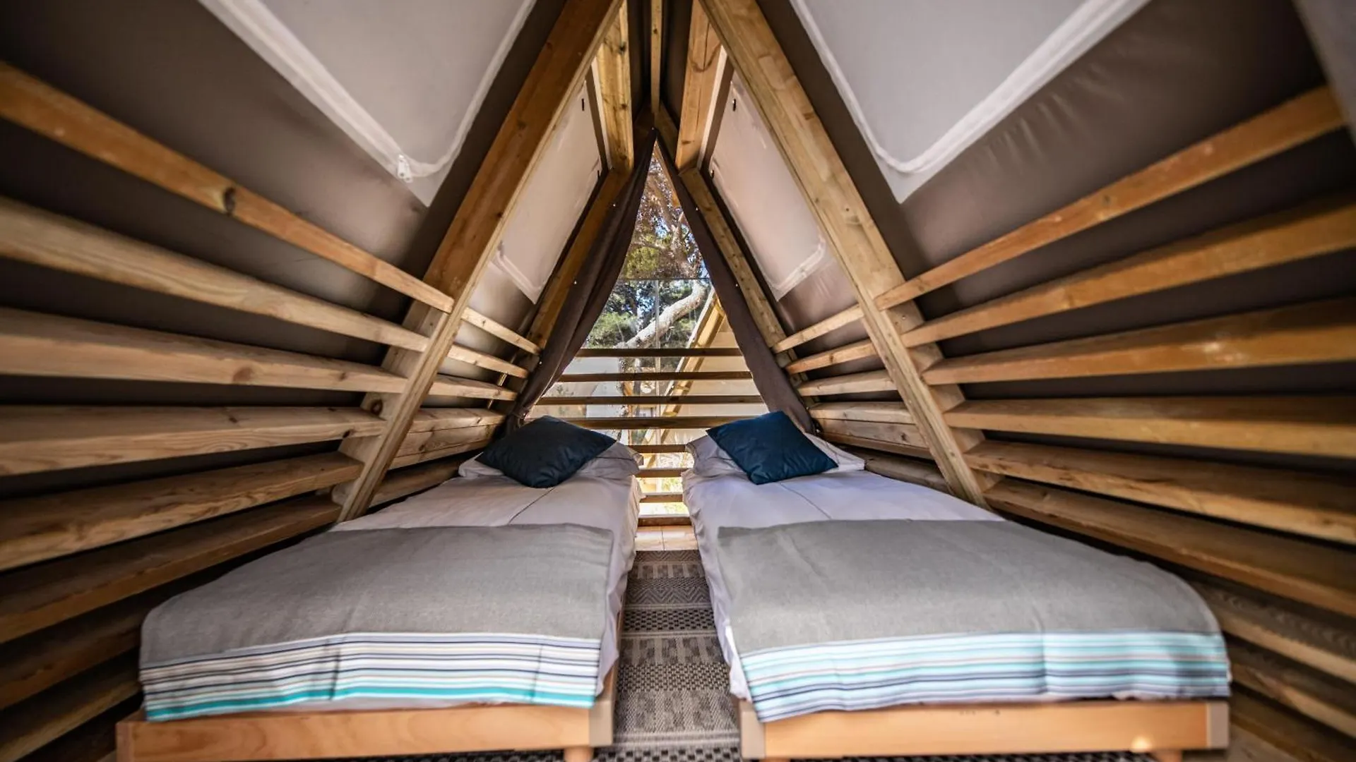 Arena One 99 Glamping Hotel Pomer