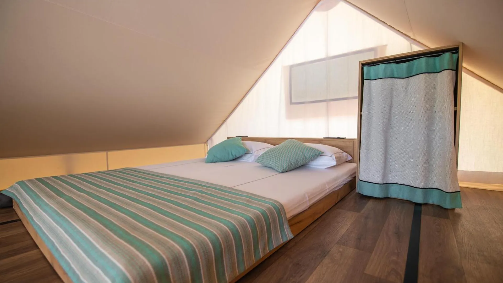 Aldeamento Turístico Arena One 99 Glamping Hotel Pomer