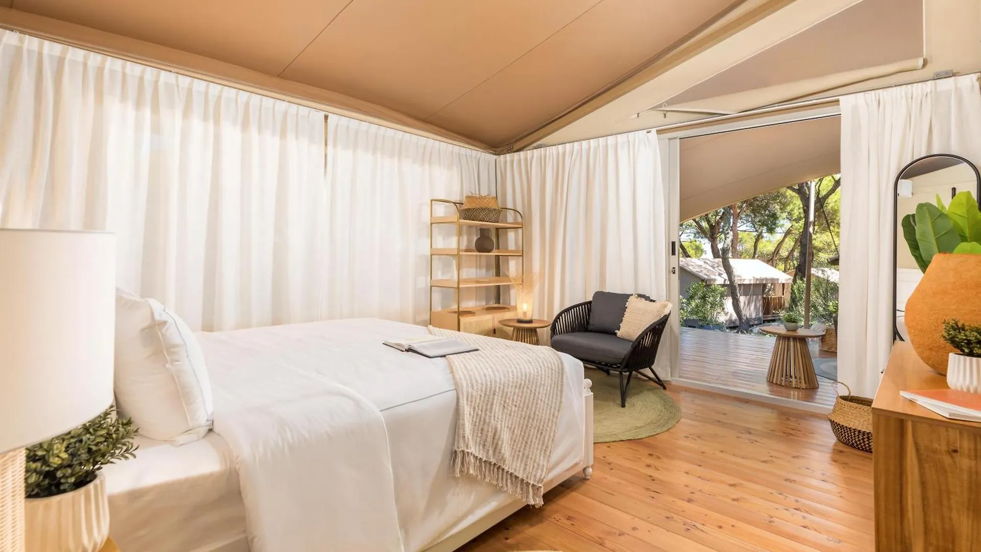 Holiday park Arena One 99 Glamping Hotel Pomer