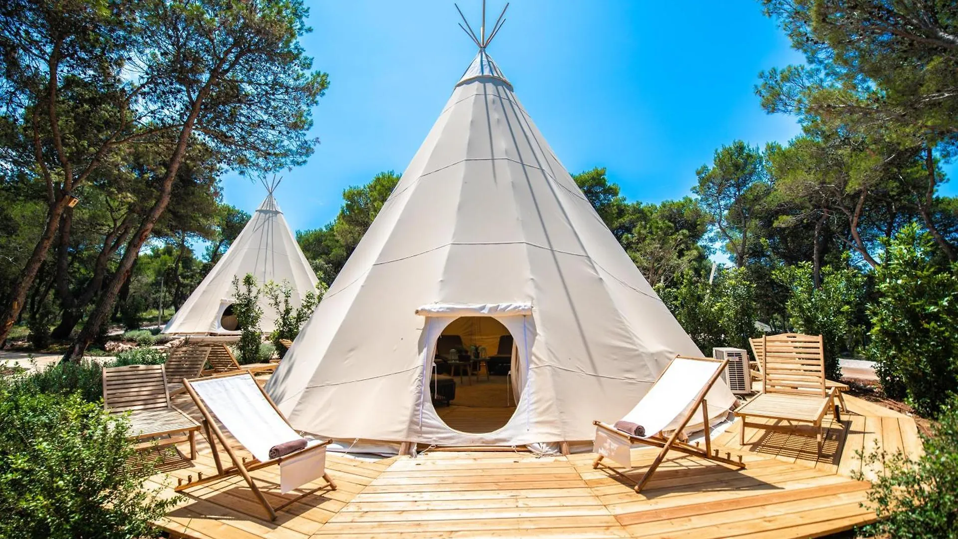 Arena One 99 Glamping Hotel Pomer 4*,  Croácia